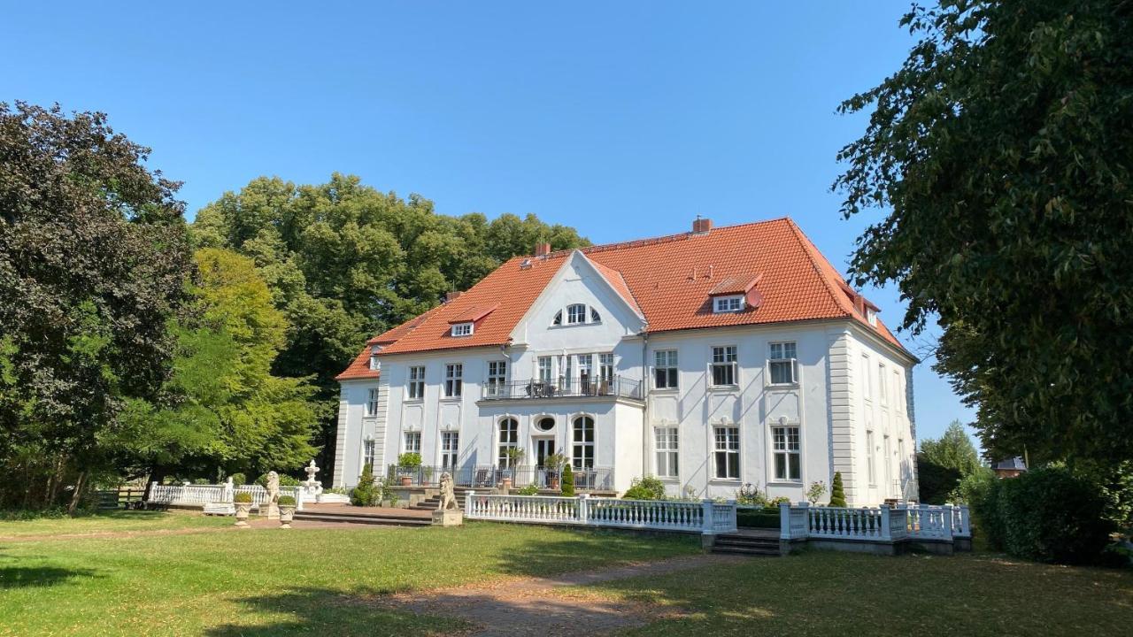 Schloss Badow Eksteriør billede
